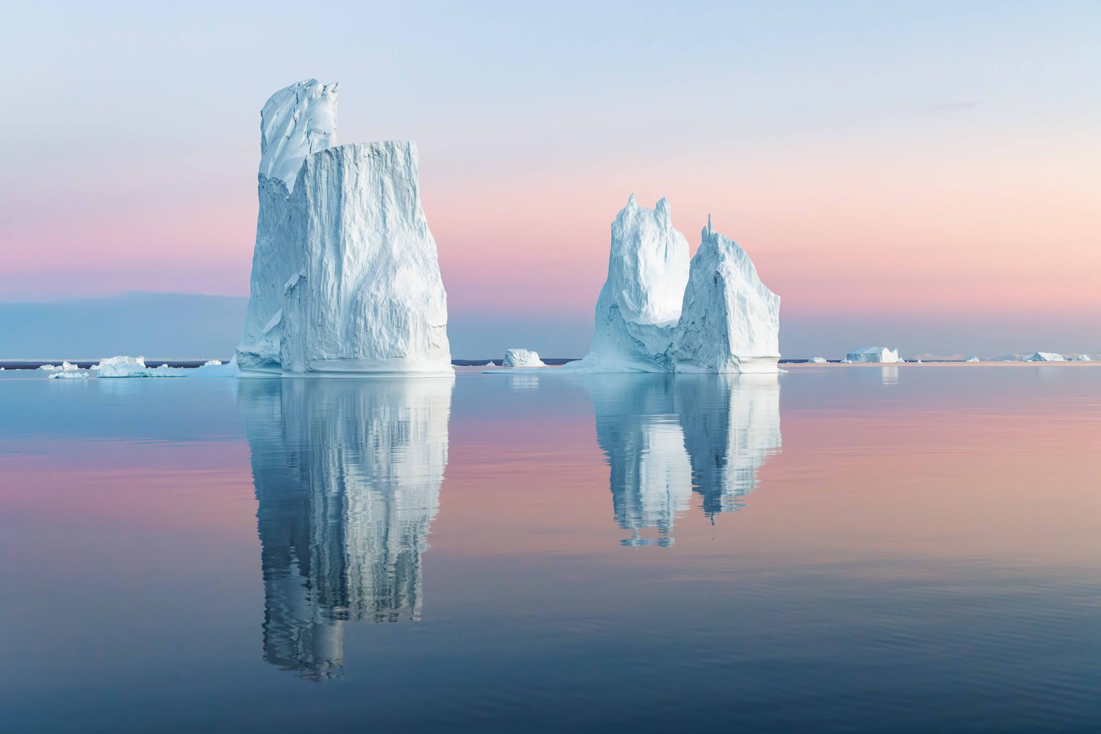 Icebergs in pristine polar waters